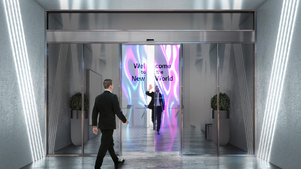 廈門(mén)知名公司新裝亮相，自動(dòng)門(mén)透明顯示拼接屏